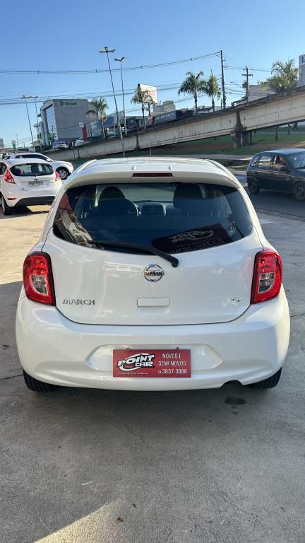 NISSAN March - Foto