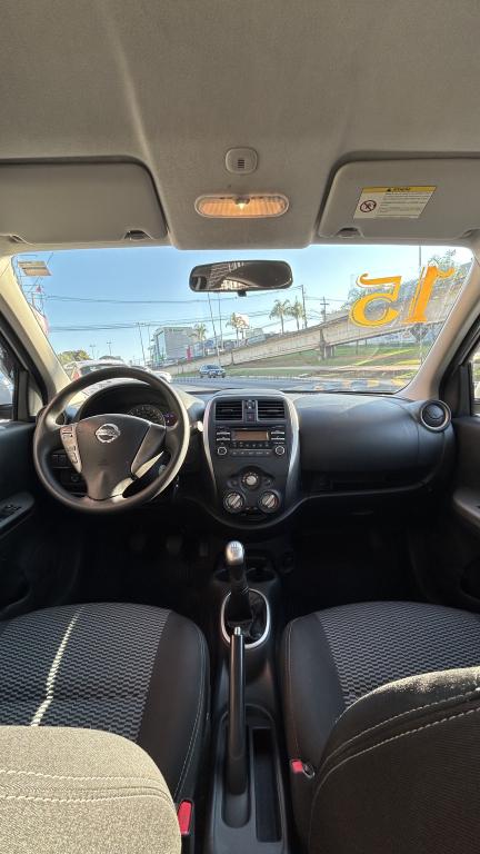 NISSAN March - Foto