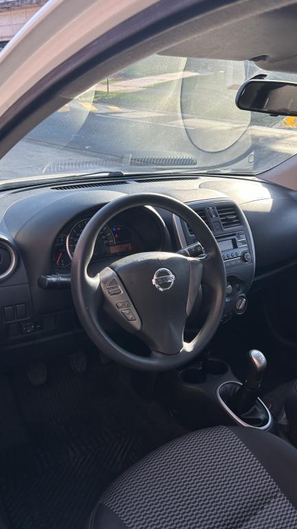 NISSAN March - Foto