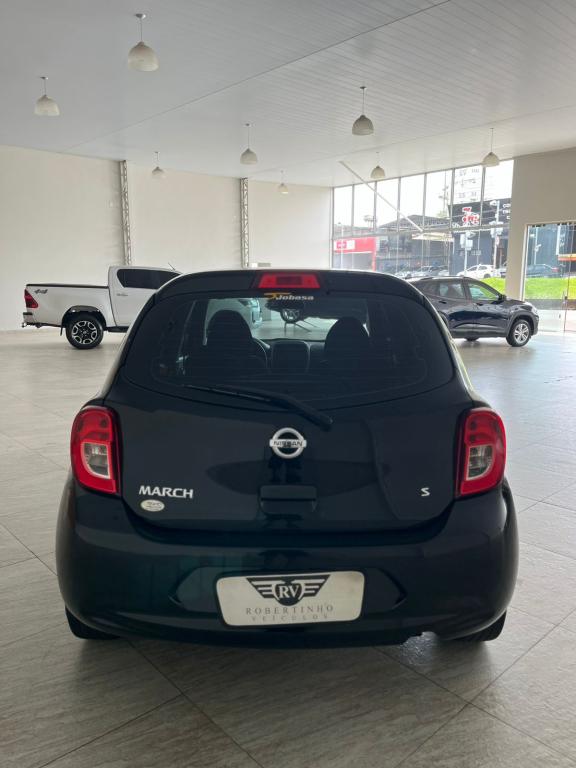 NISSAN March - Foto