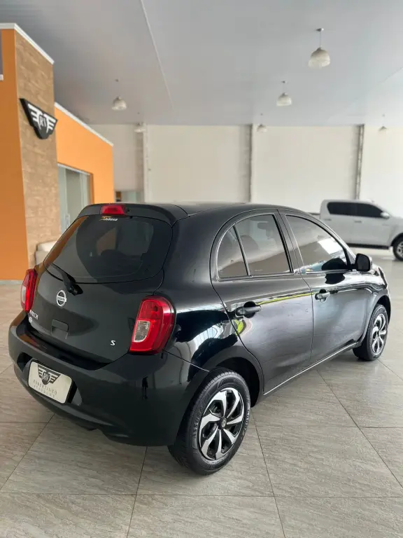 NISSAN March - Foto