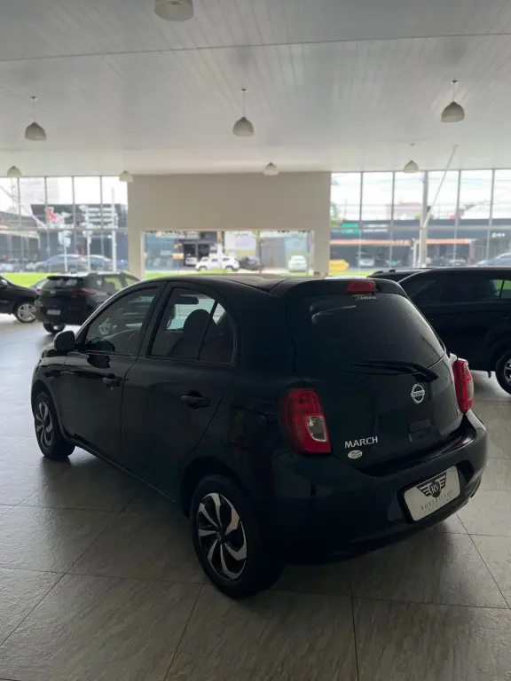 NISSAN March - Foto