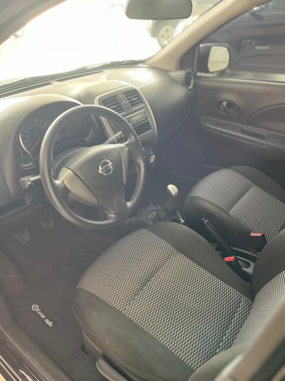 NISSAN March - Foto