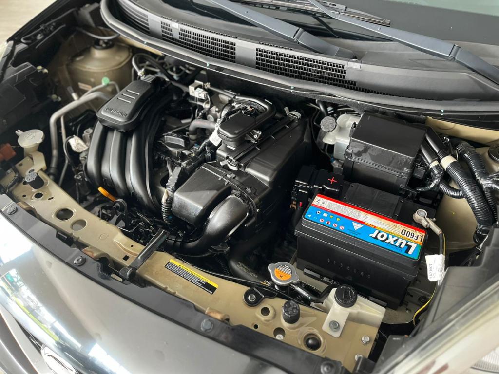 NISSAN March - Foto