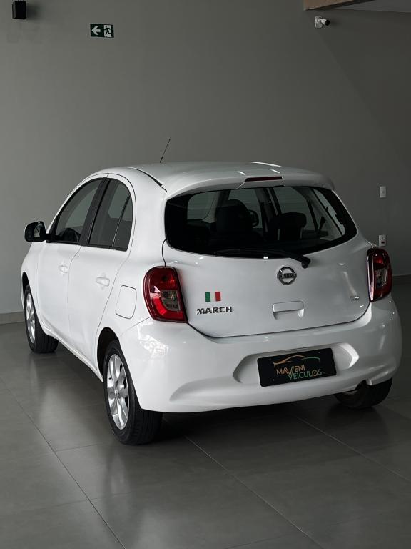 NISSAN March - Foto