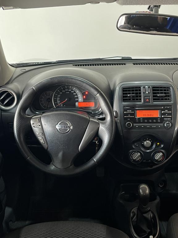 NISSAN March - Foto
