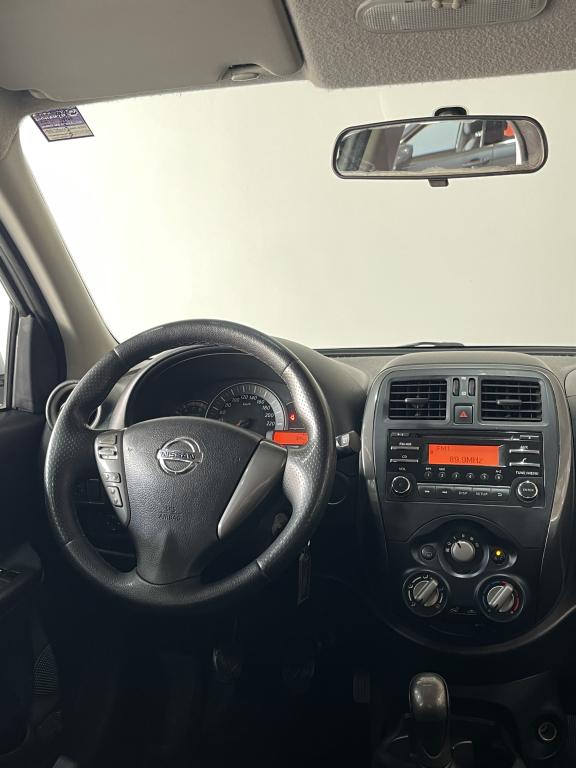 NISSAN March - Foto