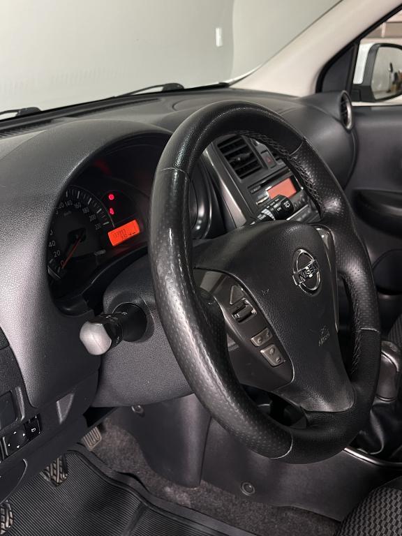 NISSAN March - Foto