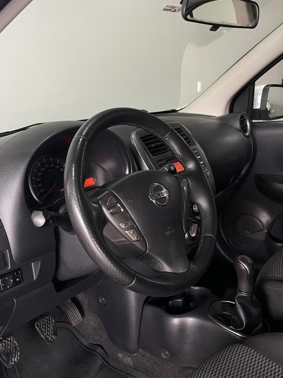NISSAN March - Foto
