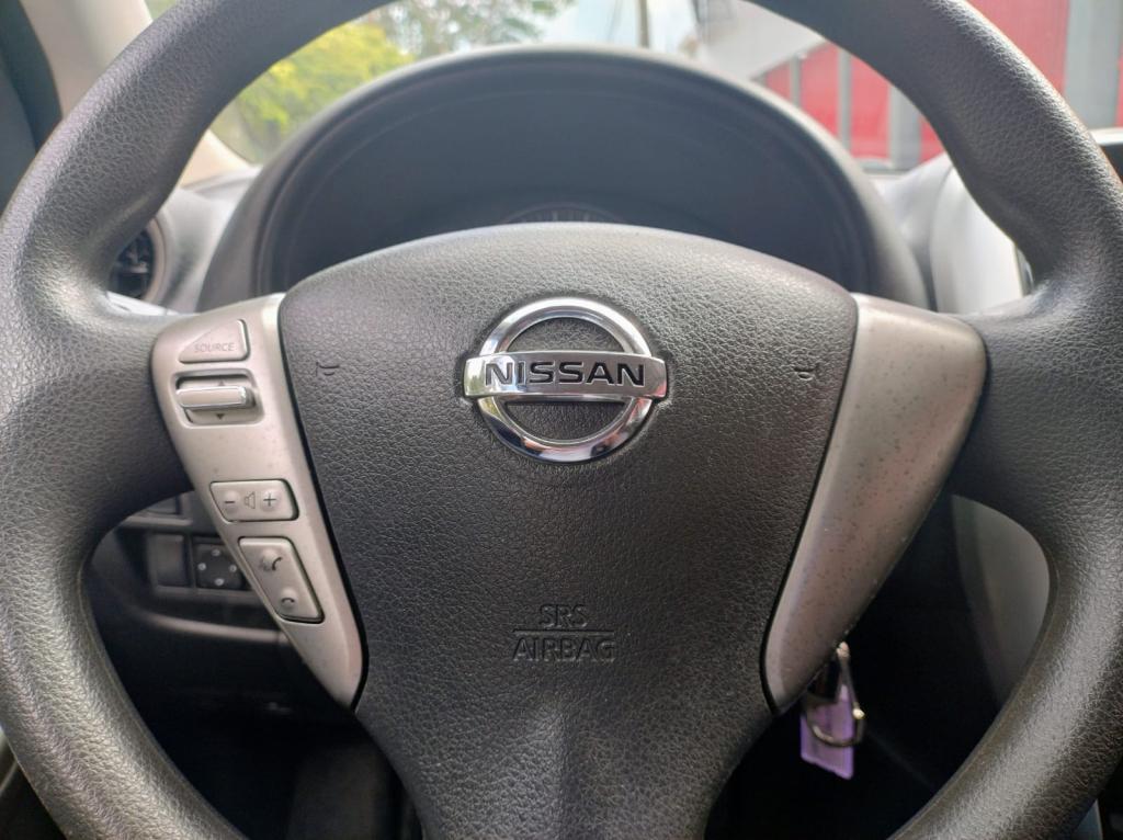 NISSAN March - Foto