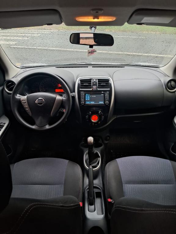 NISSAN March - Foto