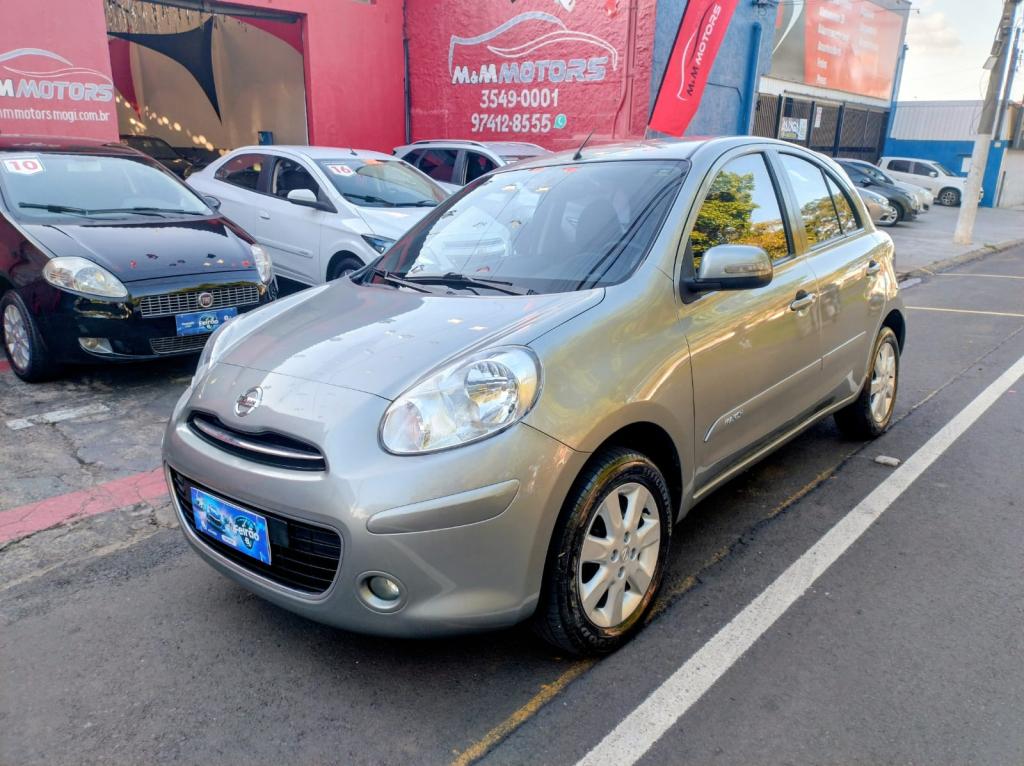 NISSAN March - Foto