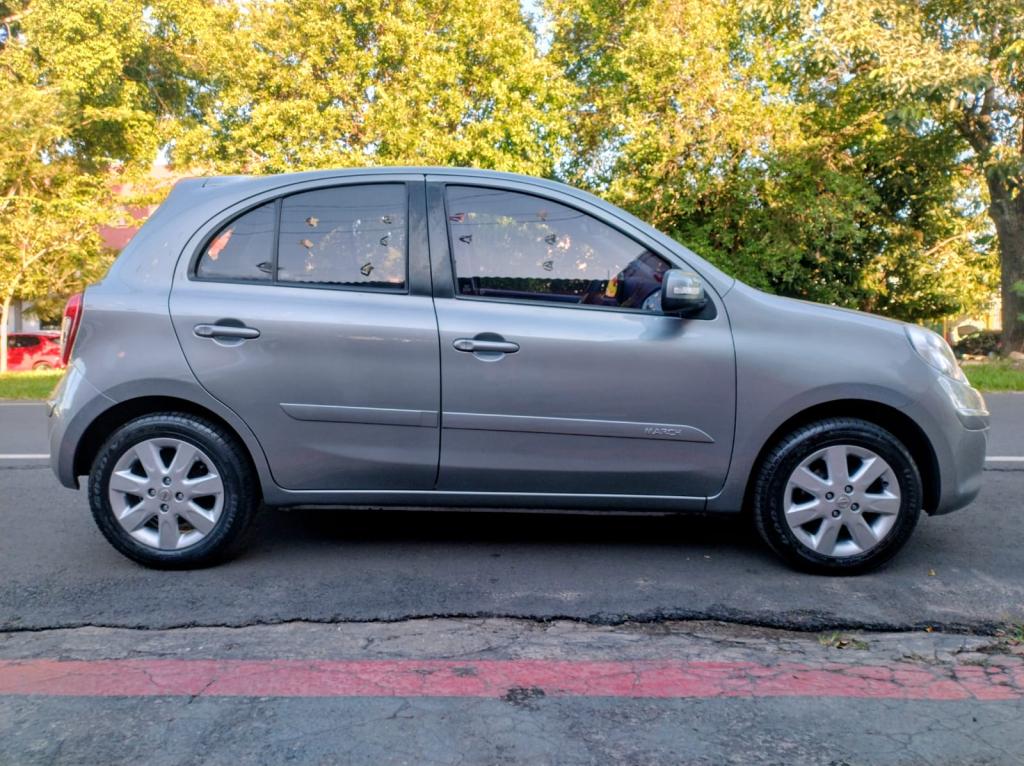 NISSAN March - Foto