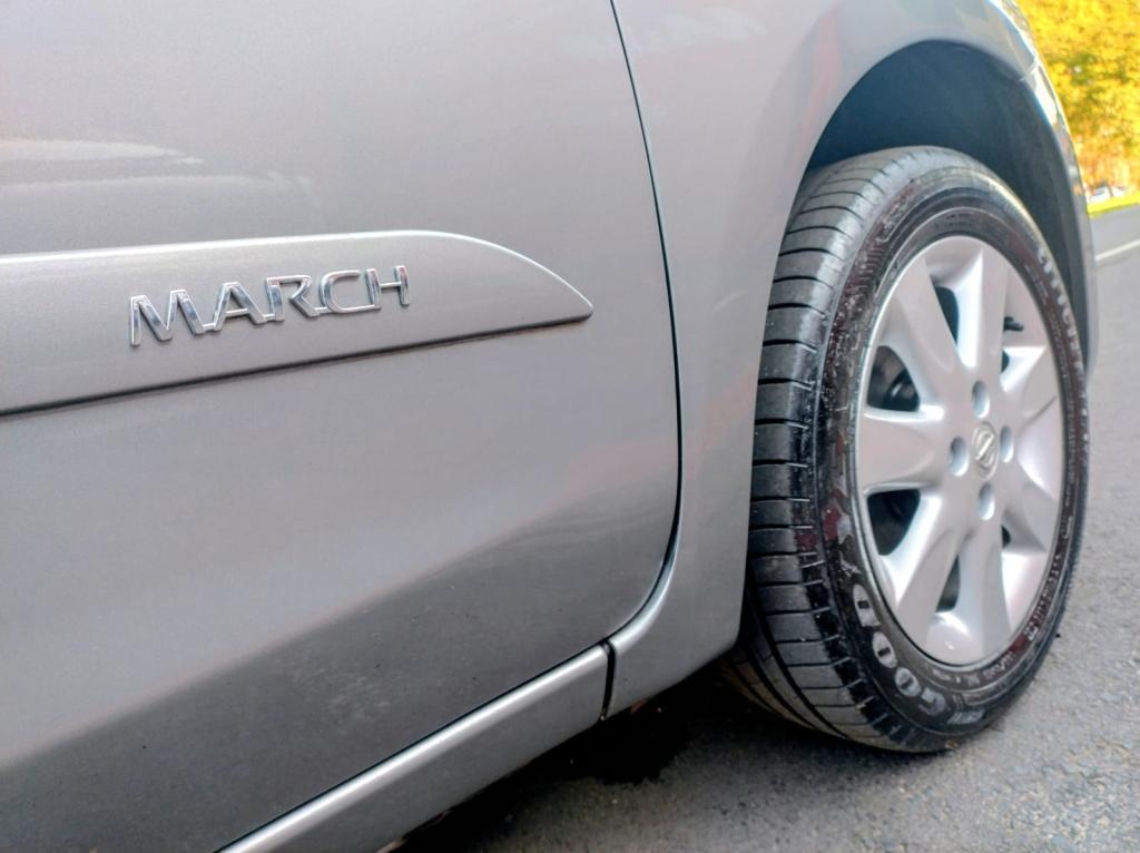 NISSAN March - Foto