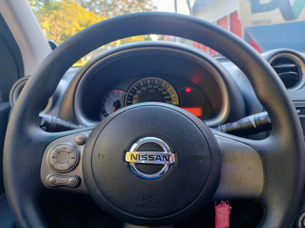 NISSAN March - Foto