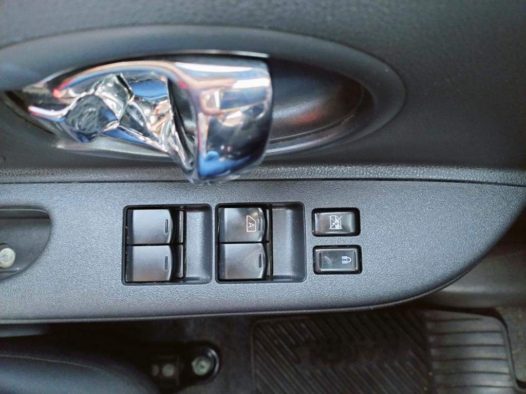 NISSAN March - Foto