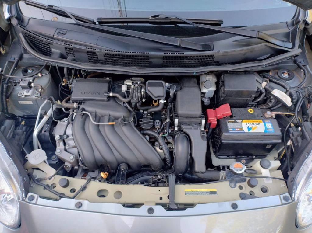 NISSAN March - Foto