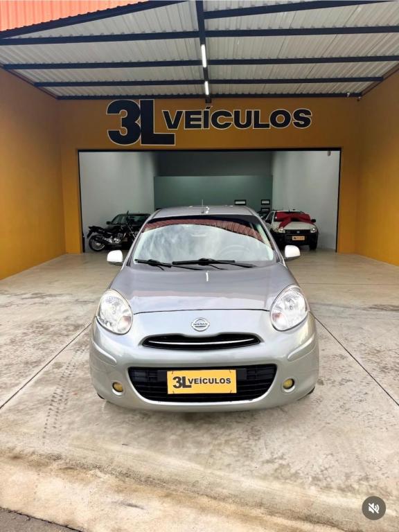 NISSAN March - Foto