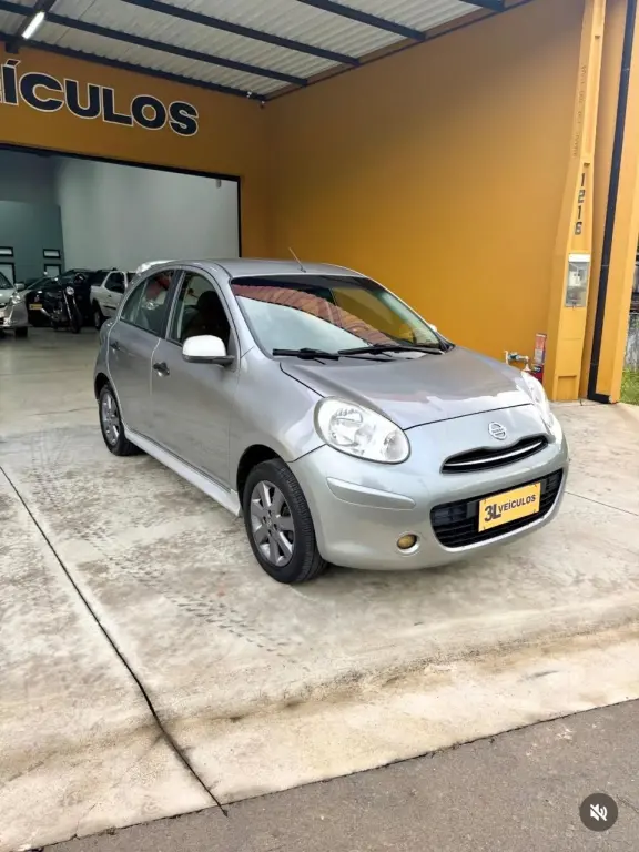 NISSAN March - Foto