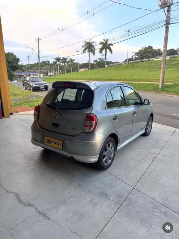NISSAN March - Foto
