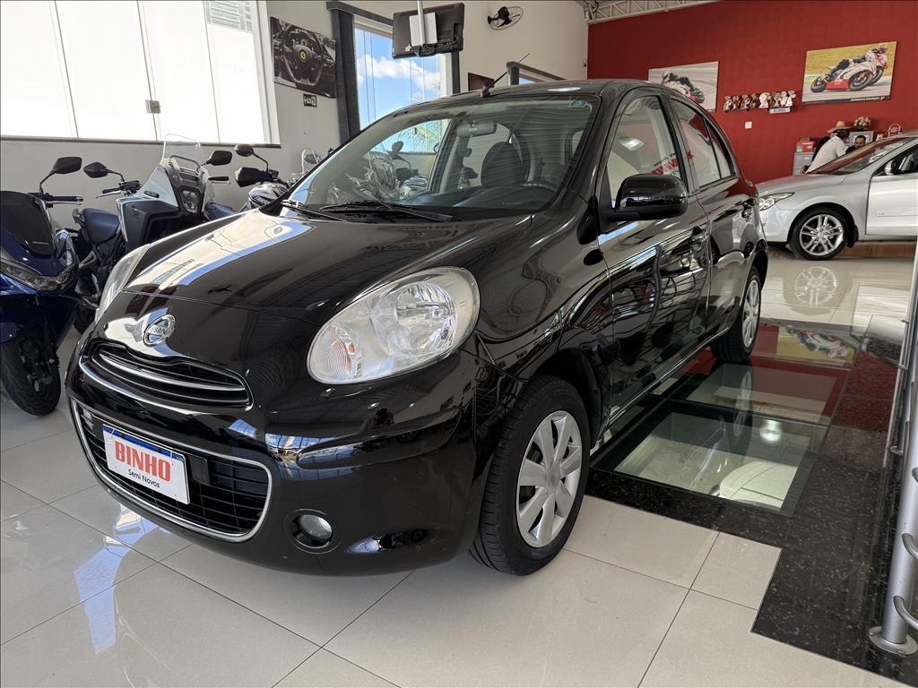 NISSAN March - Foto