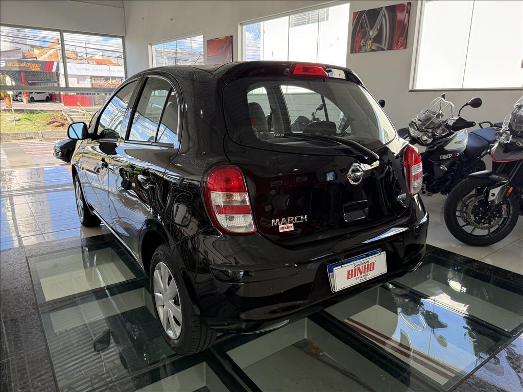 NISSAN March - Foto