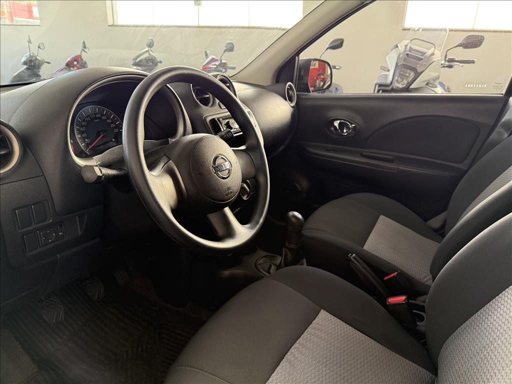 NISSAN March - Foto