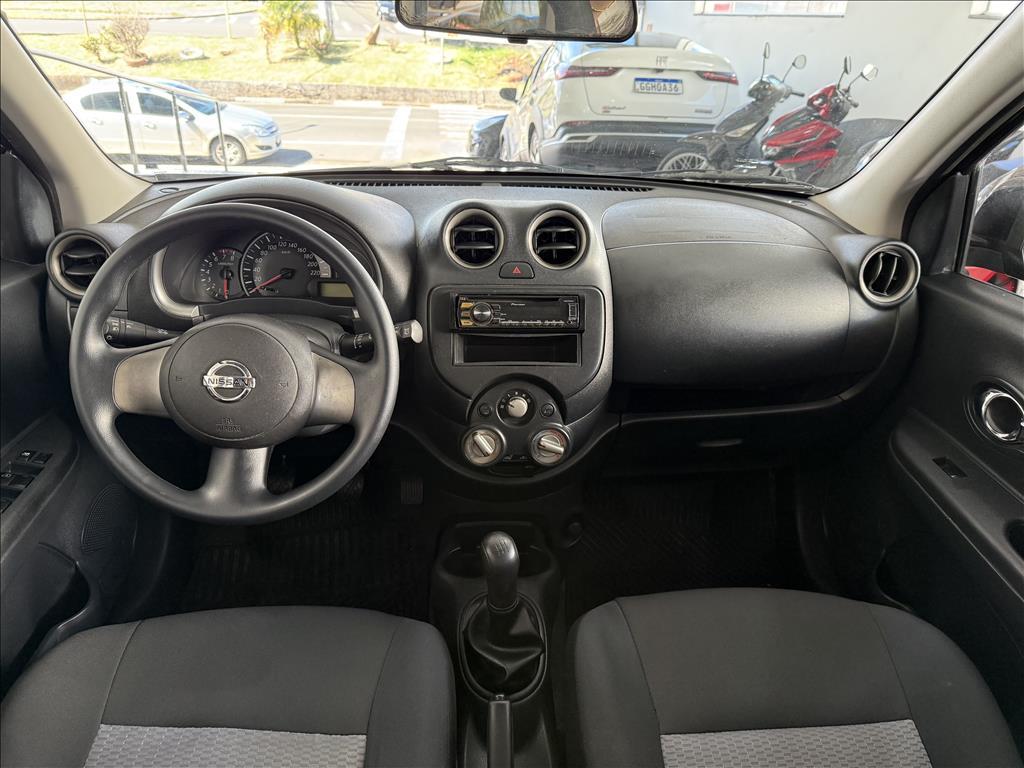NISSAN March - Foto