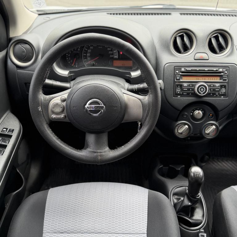 NISSAN March - Foto
