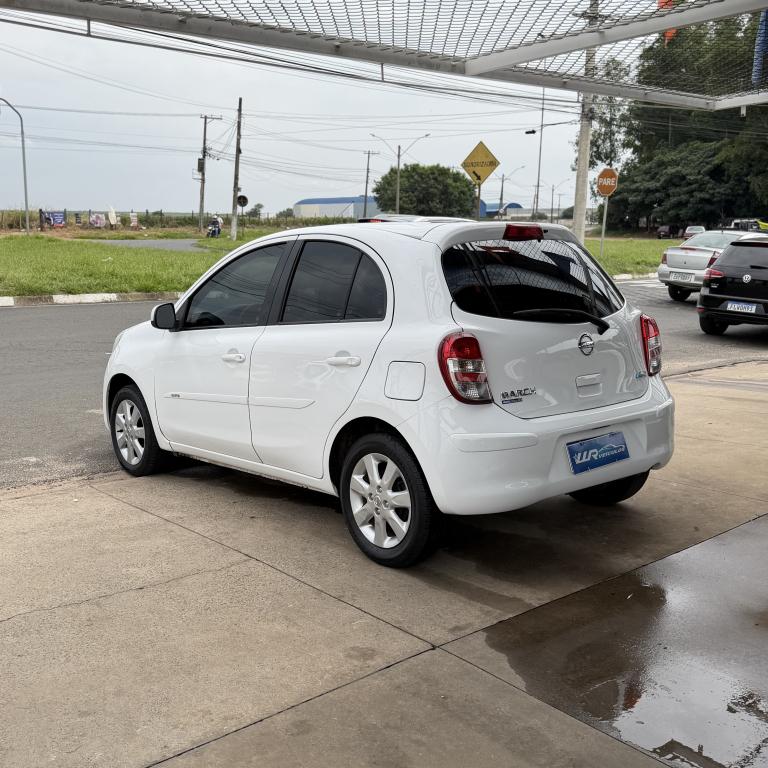 NISSAN March - Foto