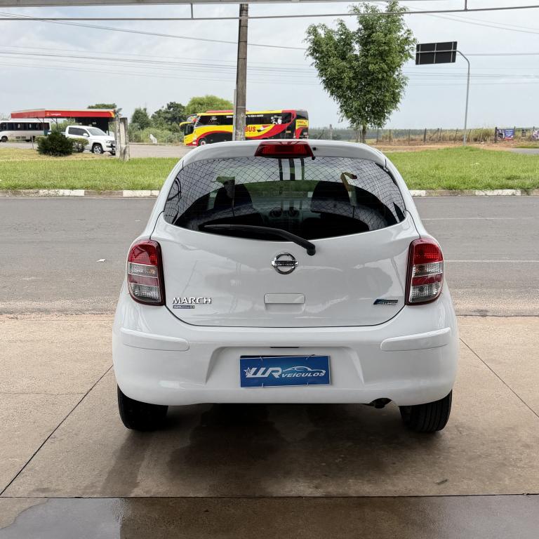 NISSAN March - Foto