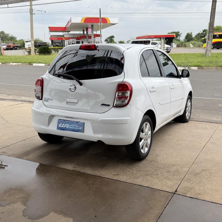 NISSAN March - Foto