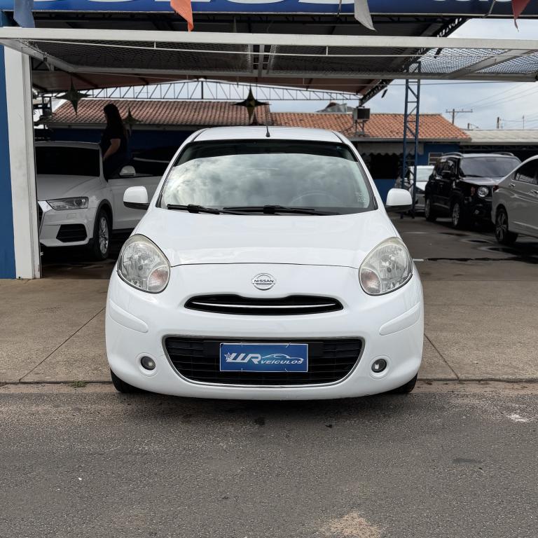 NISSAN March - Foto