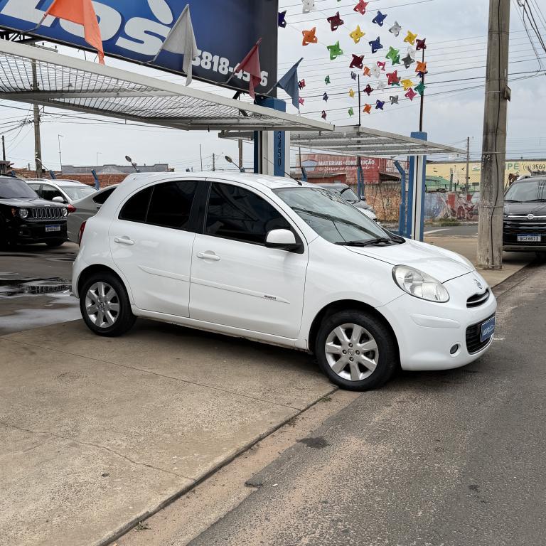 NISSAN March - Foto