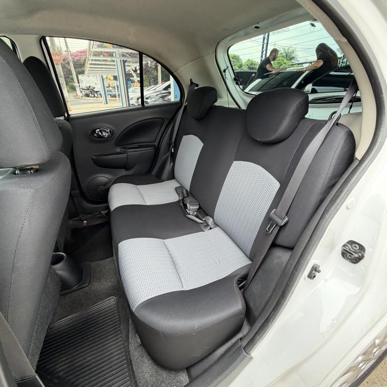 NISSAN March - Foto