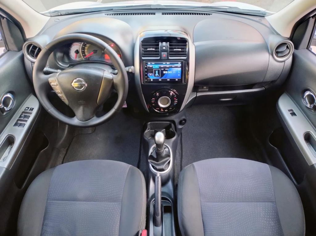 NISSAN March - Foto
