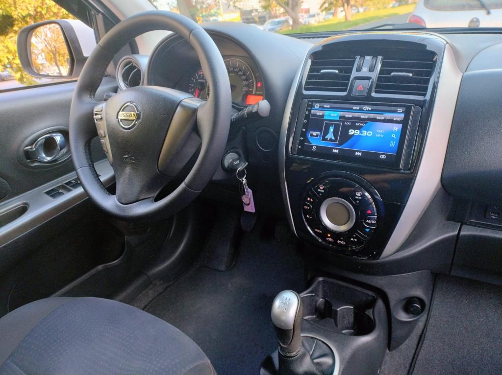NISSAN March - Foto