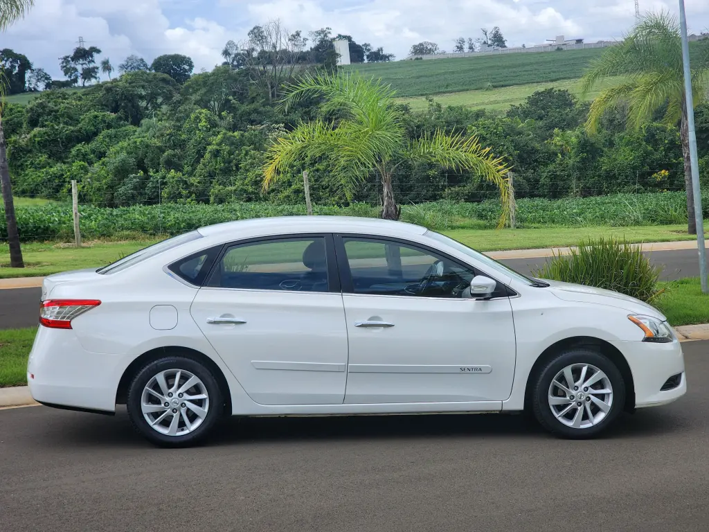 NISSAN Sentra - Foto