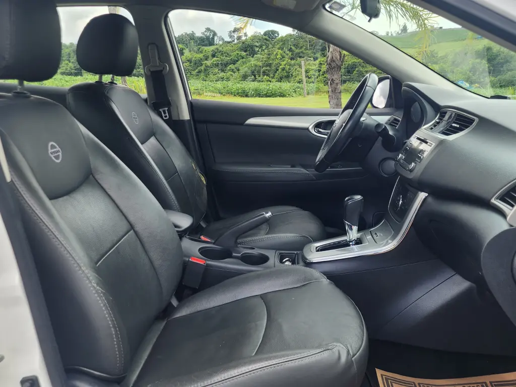 NISSAN Sentra - Foto
