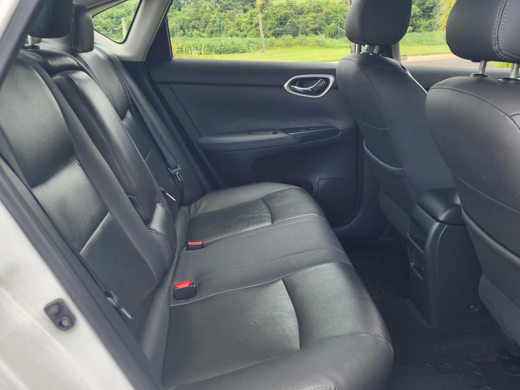 NISSAN Sentra - Foto