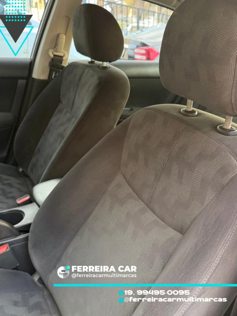 NISSAN Sentra - Foto