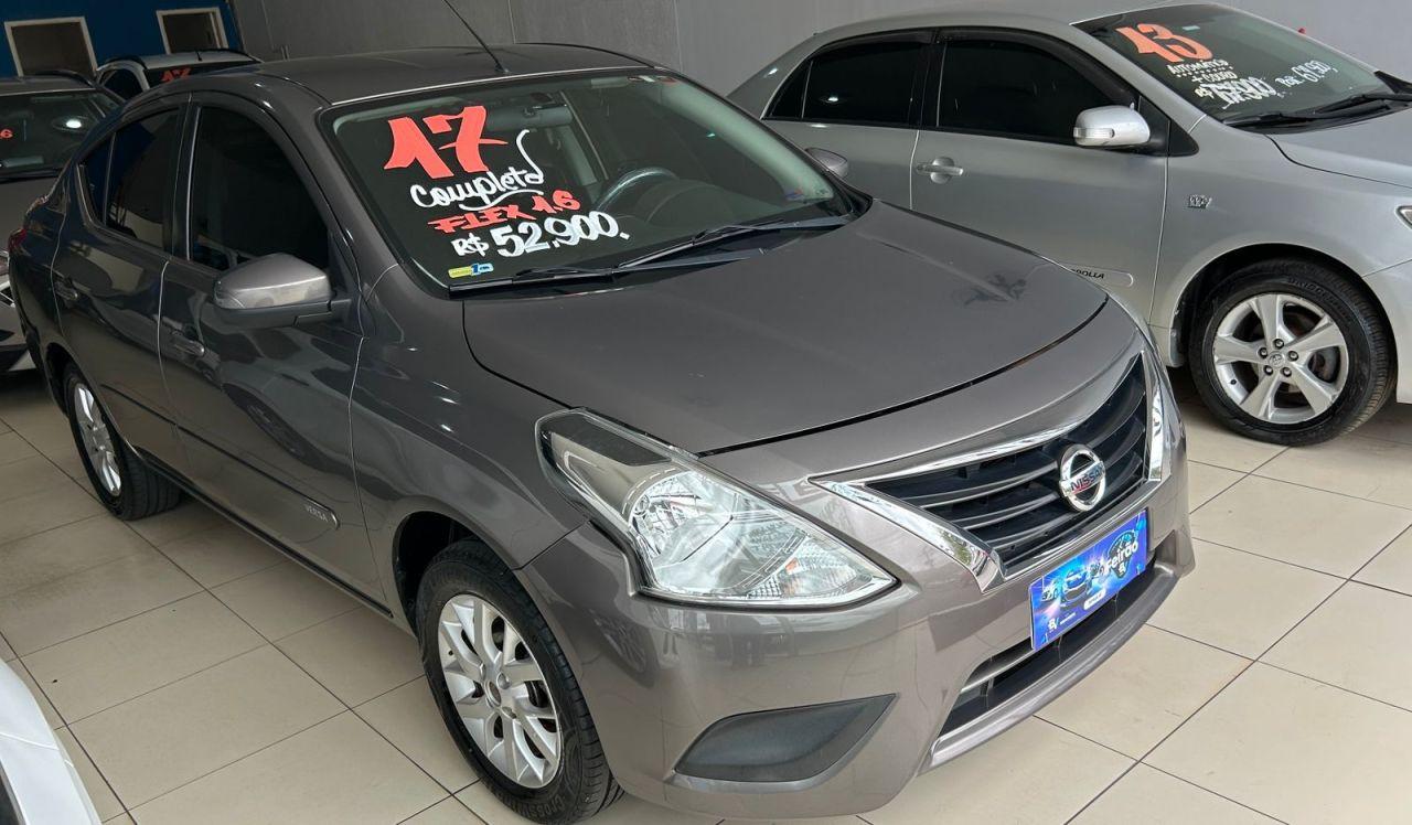 NISSAN Versa Sedan - Foto