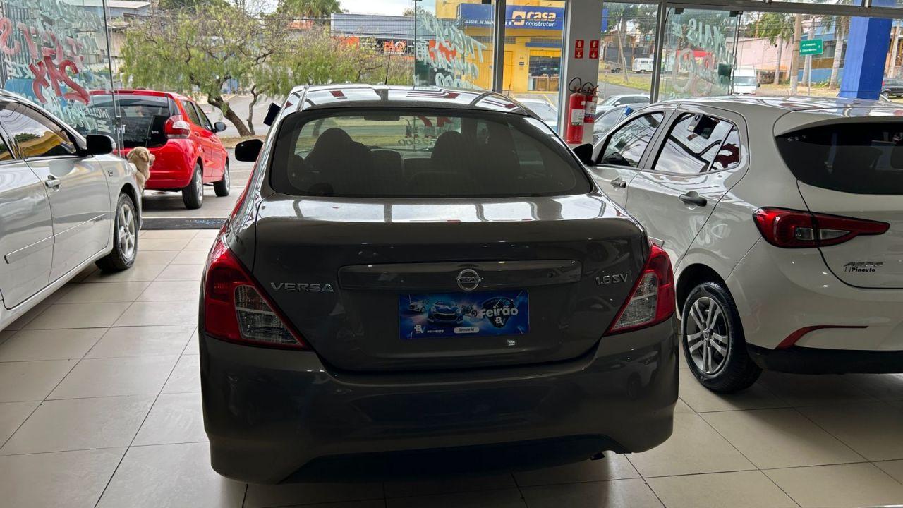 NISSAN Versa Sedan - Foto
