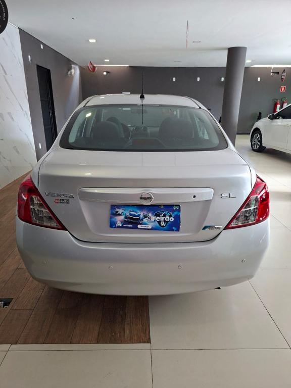 NISSAN Versa Sedan - Foto