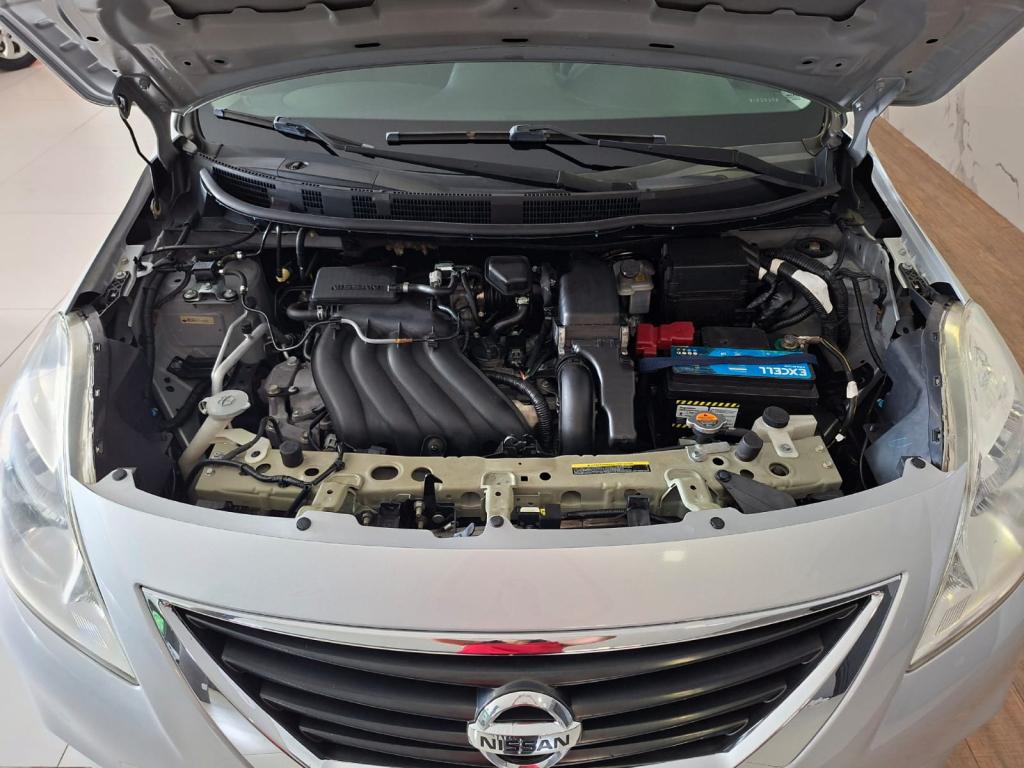 NISSAN Versa Sedan - Foto