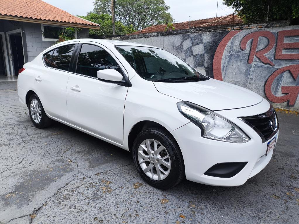 NISSAN Versa Sedan