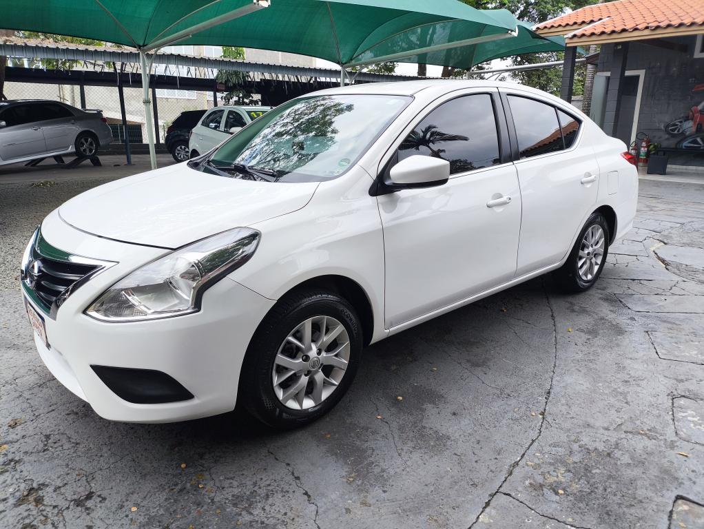 NISSAN Versa Sedan - Foto