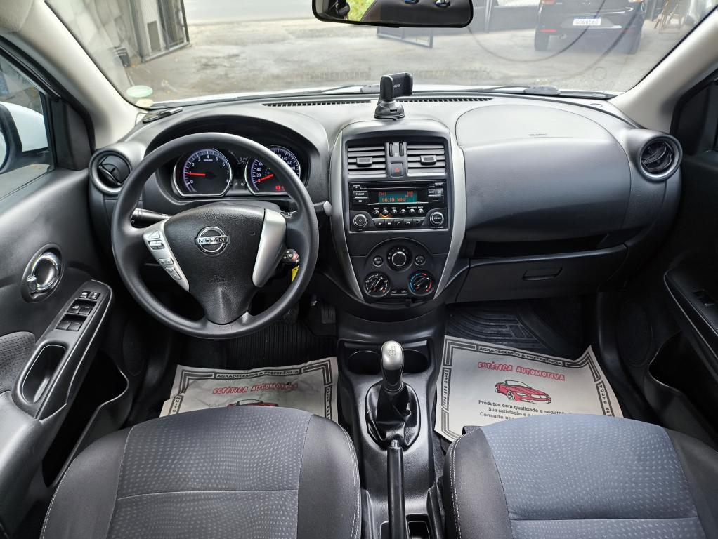 NISSAN Versa Sedan - Foto