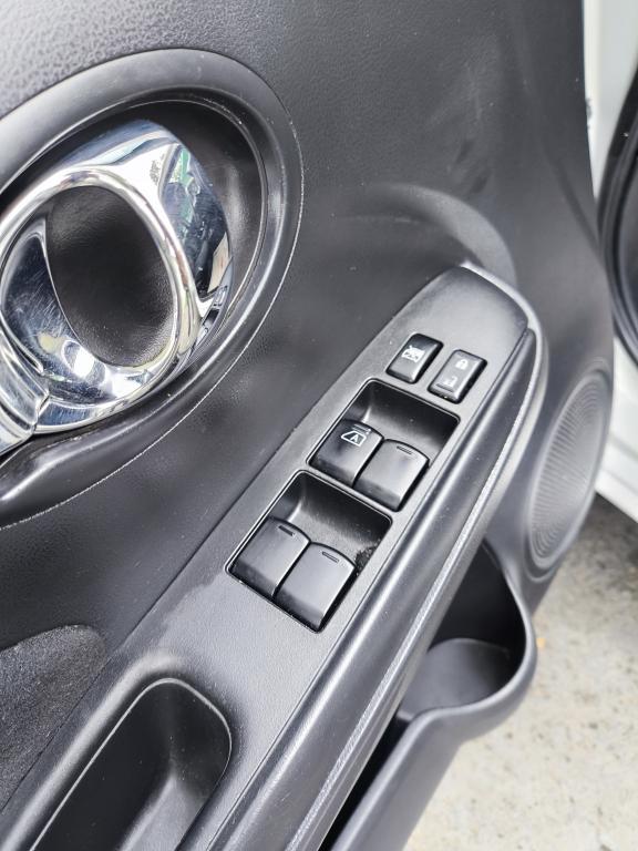 NISSAN Versa Sedan - Foto