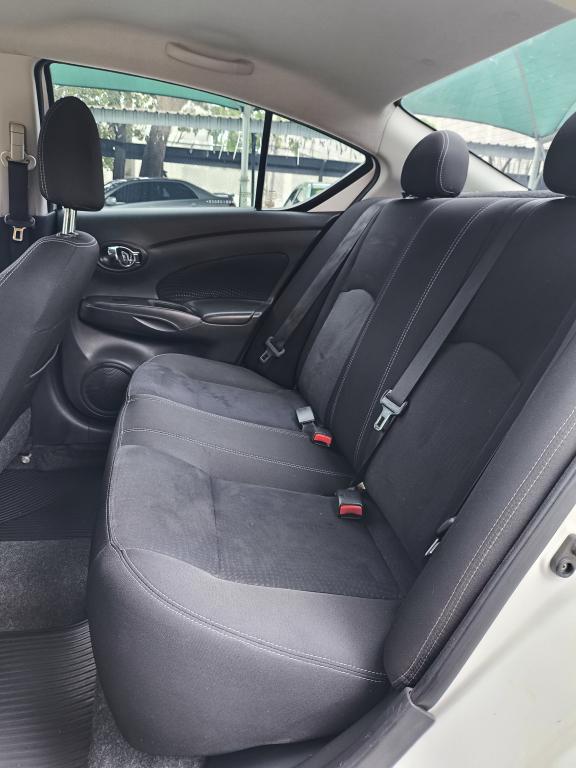 NISSAN Versa Sedan - Foto